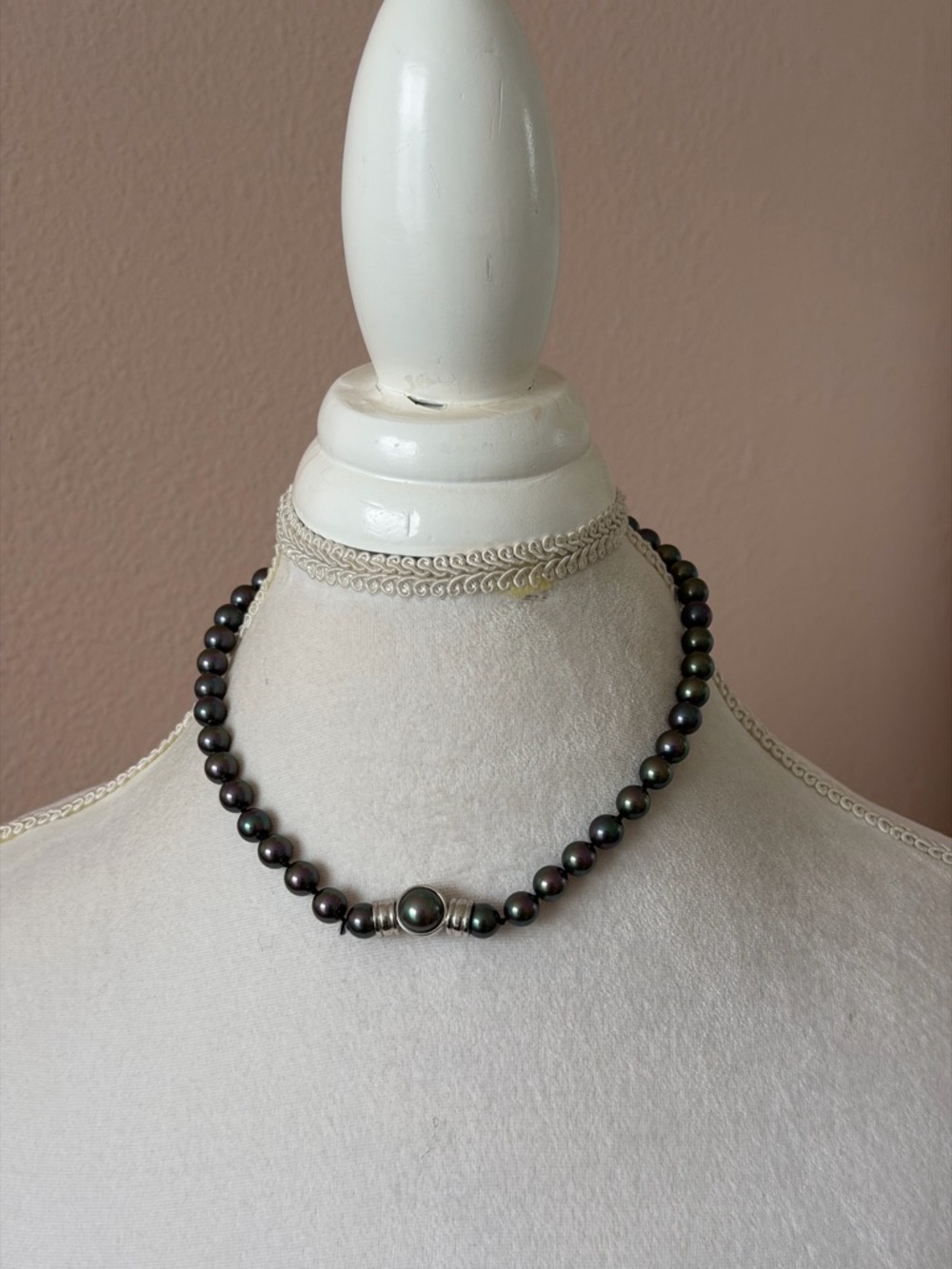 Authentic Christian Dior Iridescent Black Pearl Choker | Magnetic Rhinestone - Picture 3 of 6